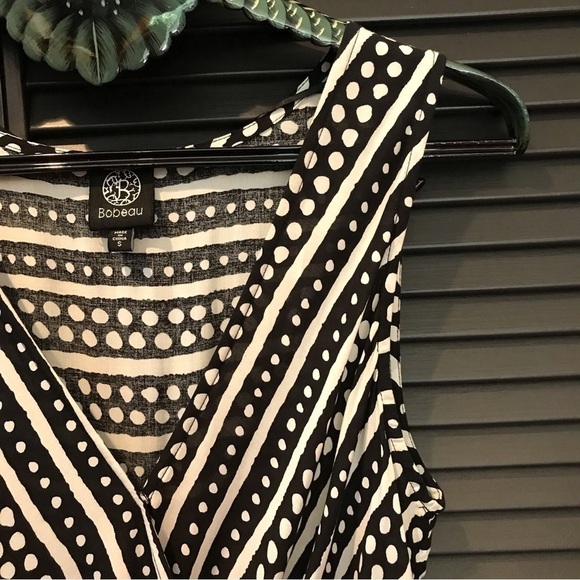 Bobeau Jumpsuit, Black and White Batik Type Pattern, Sleeveless V Neck, Size S - Picture 7 of 16